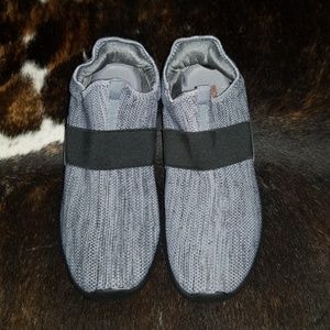 Men's slip-on tennis shoes.